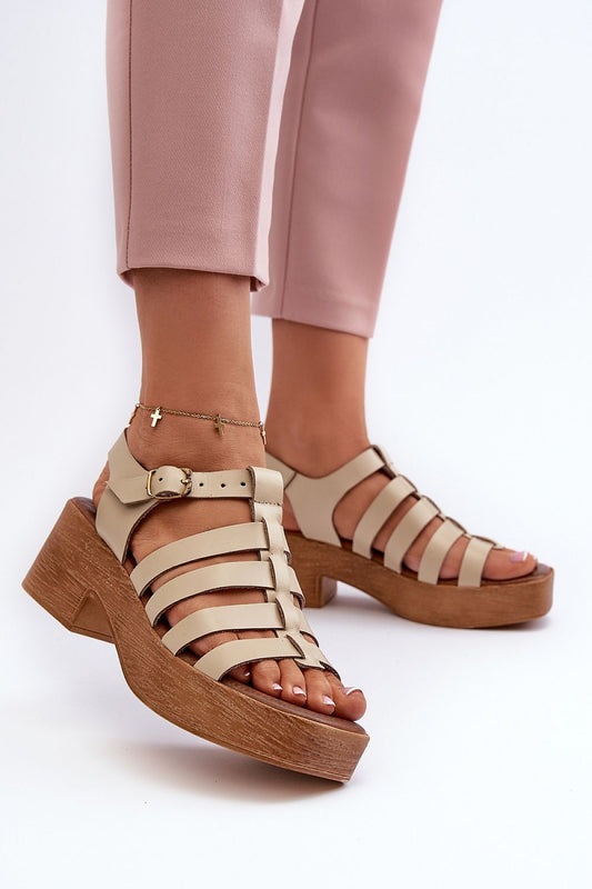 Heel sandals Step in style