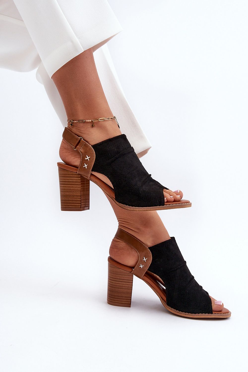 Heel sandals Step in style